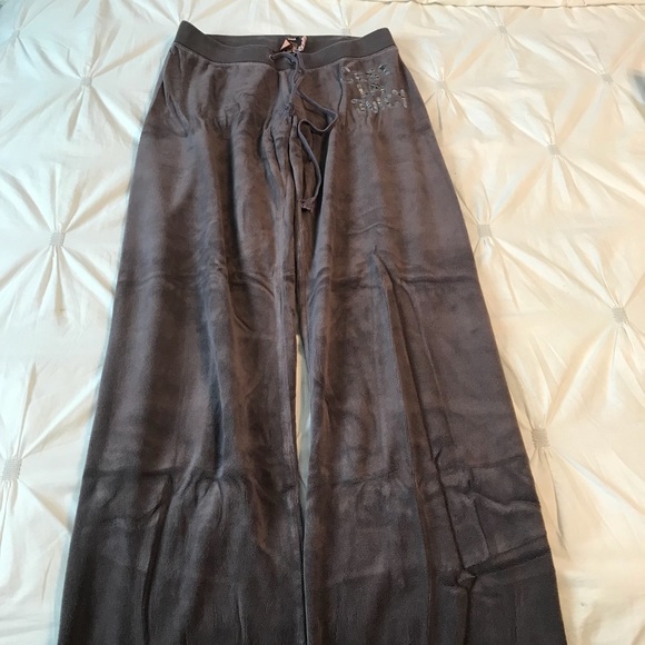 Gray juicy couture velvet sweat pants. - Picture 2 of 3